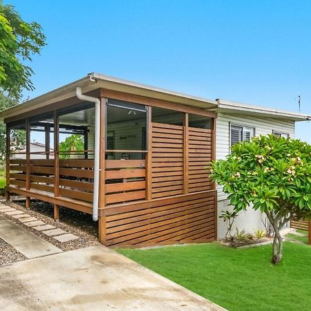 Convent Cottage - Pet Friendly Home In The Centre Of Town Yamba Buitenkant foto